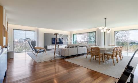 Apartamento T4 em condomínio fechado