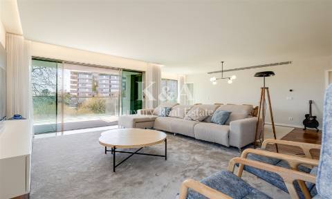 Apartamento T4 em condomínio fechado