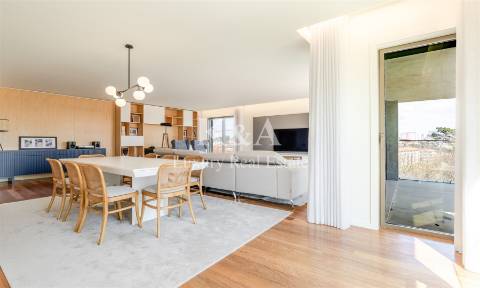 Apartamento T4 em condomínio fechado