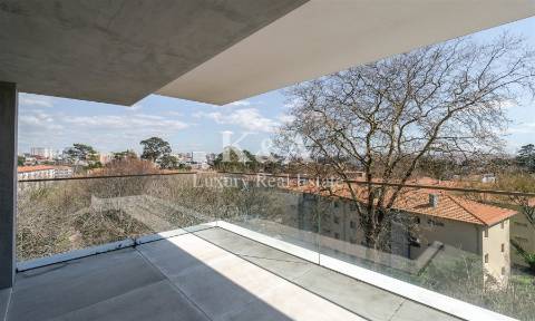 Apartamento T4 em condomínio fechado