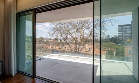 Apartamento T4 em condomínio fechado