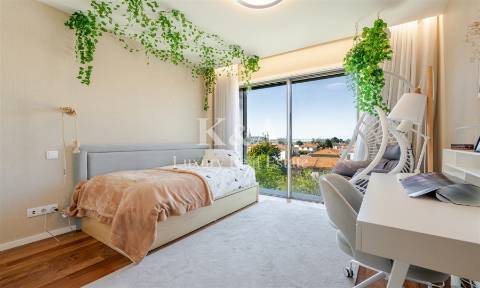 Apartamento T4 em condomínio fechado