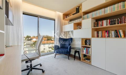 Apartamento T4 em condomínio fechado