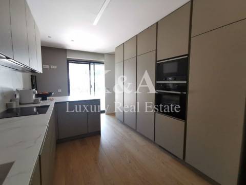 Andar moradia T3 na Foz em condomínio fechado