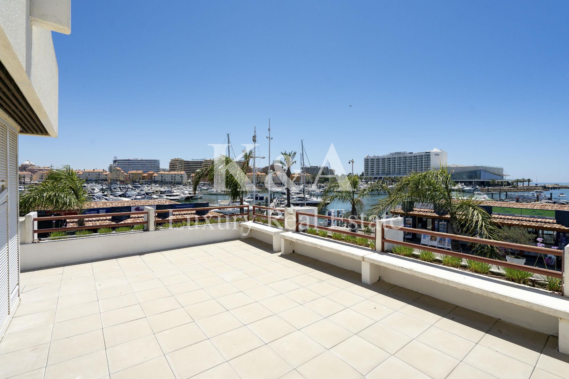 Apartamento T3 na Marina de Vilamoura, Algarve.