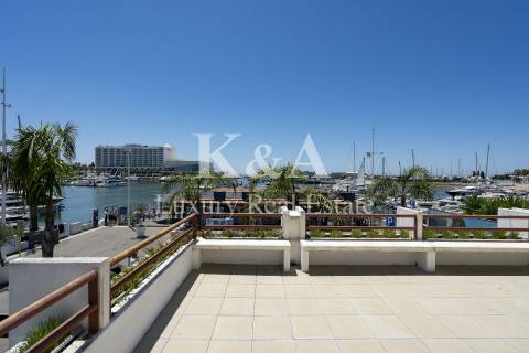 Apartamento T3 na Marina de Vilamoura, Algarve.