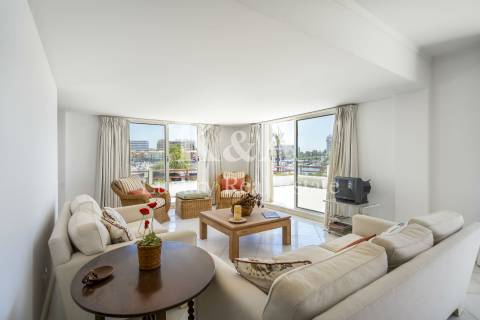 Apartamento T3 na Marina de Vilamoura, Algarve.