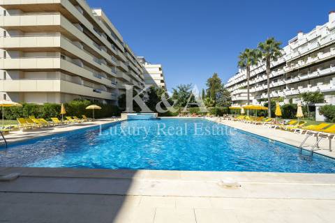 Apartamento T3 na Marina de Vilamoura, Algarve.