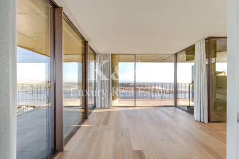 Apartamento T4 com vistas panorâmicas na Foz.
