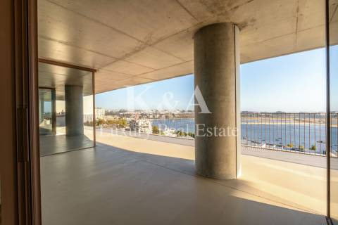 Apartamento T4 com vistas panorâmicas na Foz.