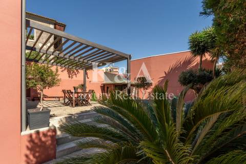 Moradia T3 com jardim no centro histórico de Leça.