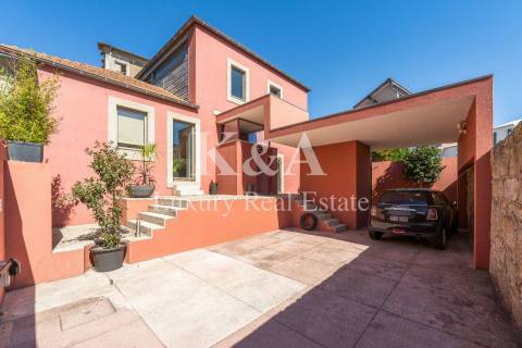 Moradia T3 com jardim no centro histórico de Leça.