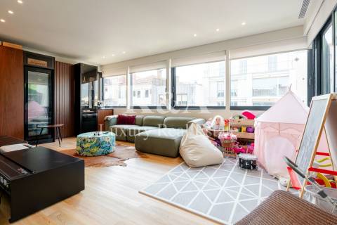 Moradia T3 com jardim e piscina no Porto.