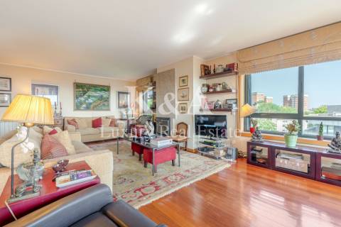 Apartamento T4+1 na Foz