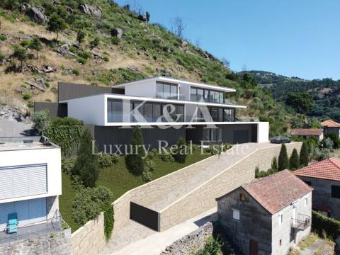 Moradia V6 com vistas fantásticas sobre o rio Douro.