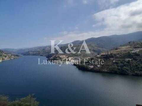 Moradia V6 com vistas fantásticas sobre o rio Douro.