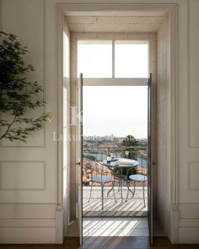 Penthouse T3 duplex em Novo Condomínio privado no Porto