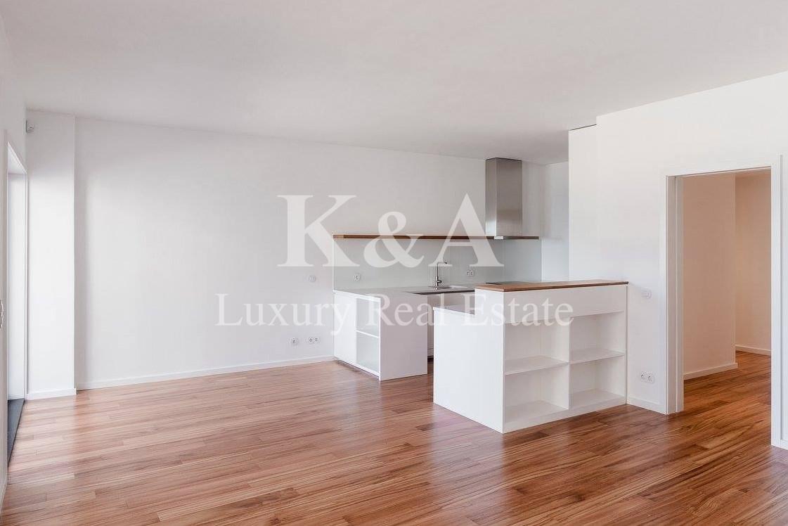 Apartamento totalmente renovado com vista mar, na Foz.