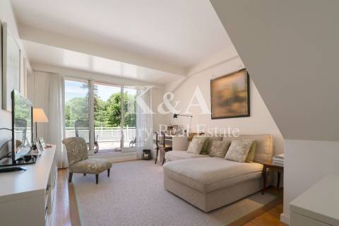 Luxuosa Moradia T5+2, em excelente estado de conservação