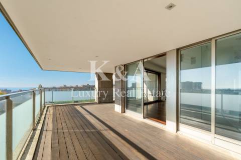 Apartamento T4  em condomínio fechado com jardim e piscina.