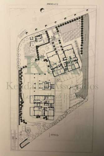 Apartamento T4  em condomínio fechado com jardim e piscina.