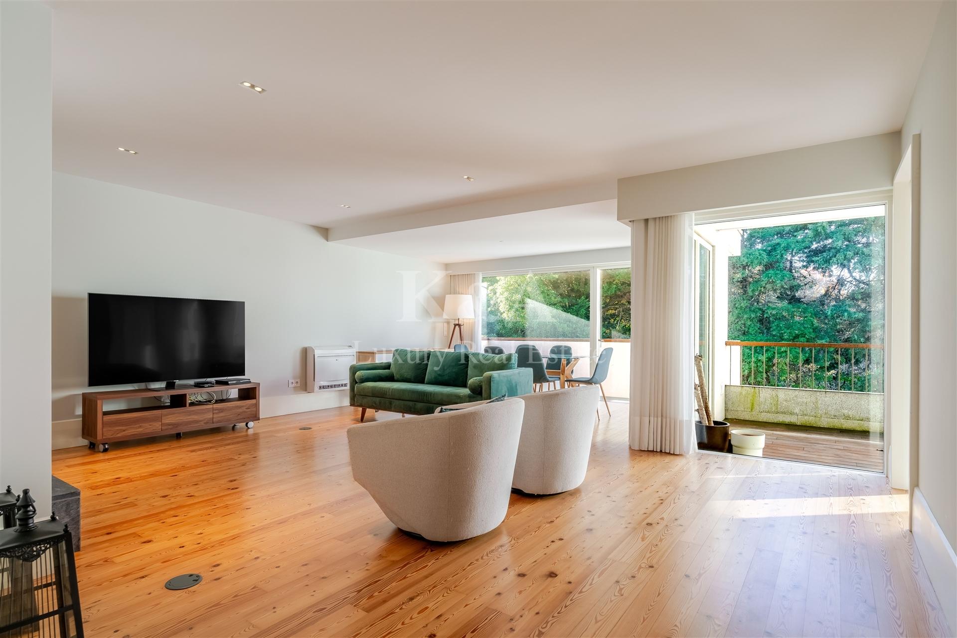 Apartamento T4 em Serralves