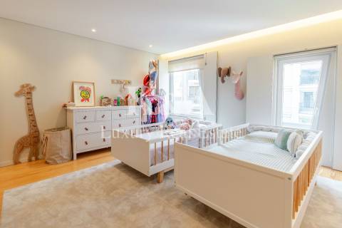 Moradia T3 com jardim e piscina no Porto.