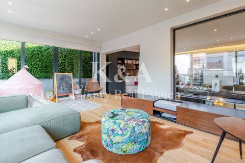 Moradia T3 com jardim e piscina no Porto.