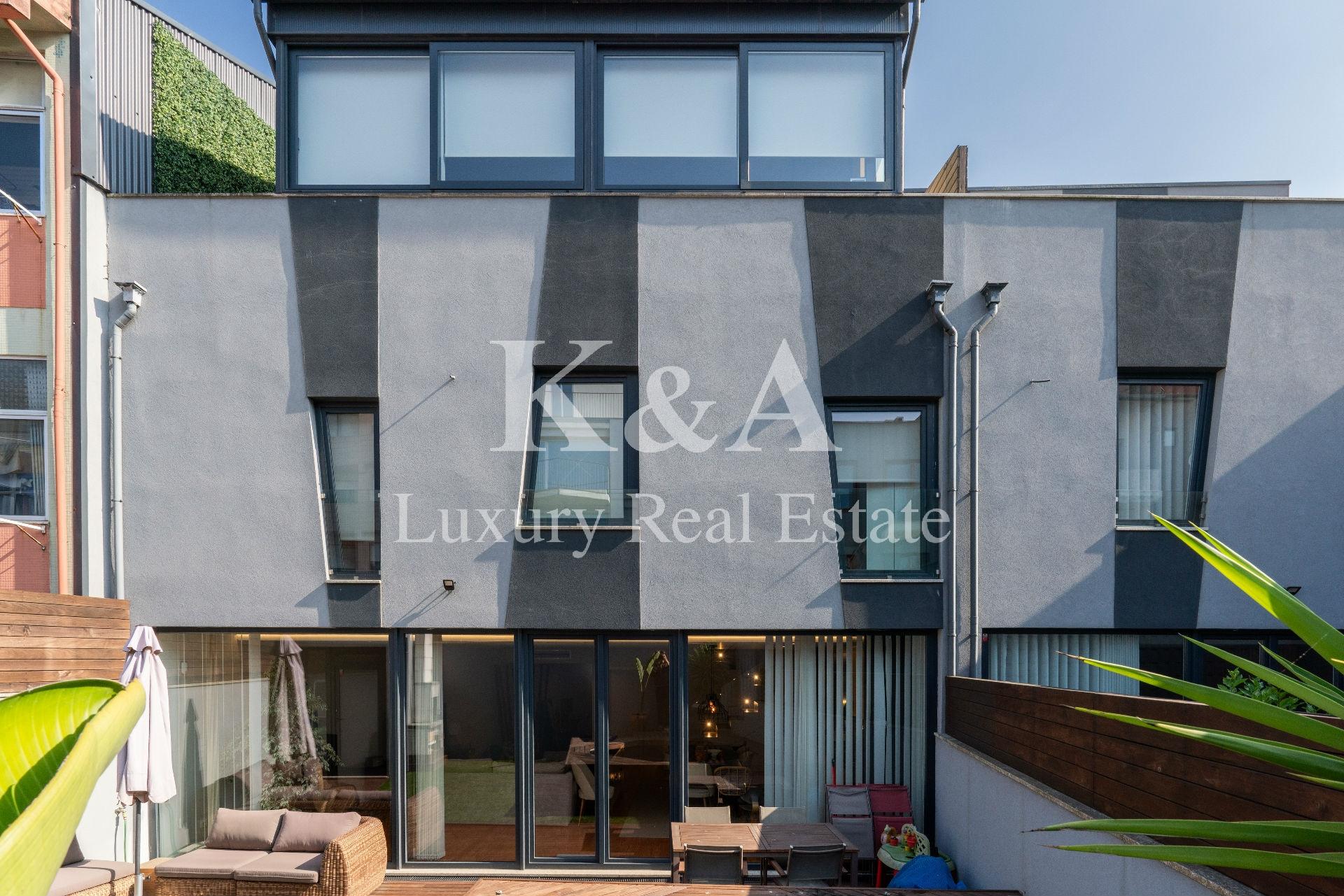 Moradia T3 com jardim e piscina no Porto.