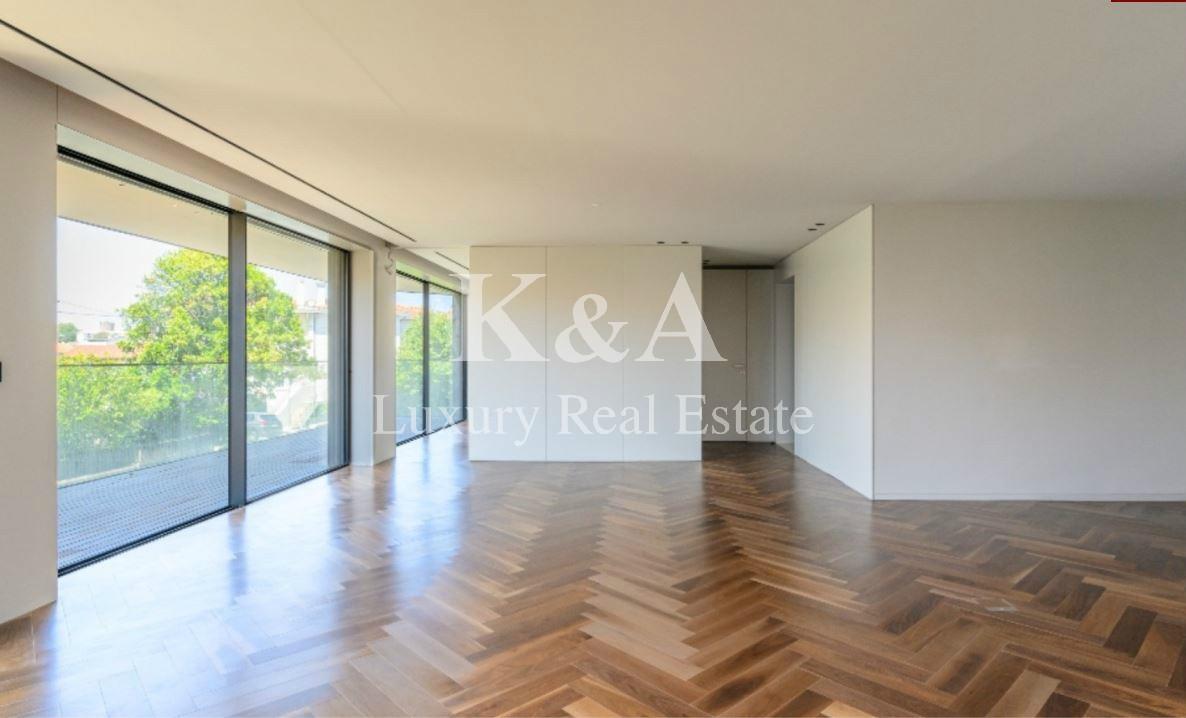 Apartamento T4 com  acabamentos de luxo.