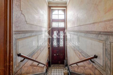 Moradia com lote de 1310m2 para recuperar na zona de Serralves.