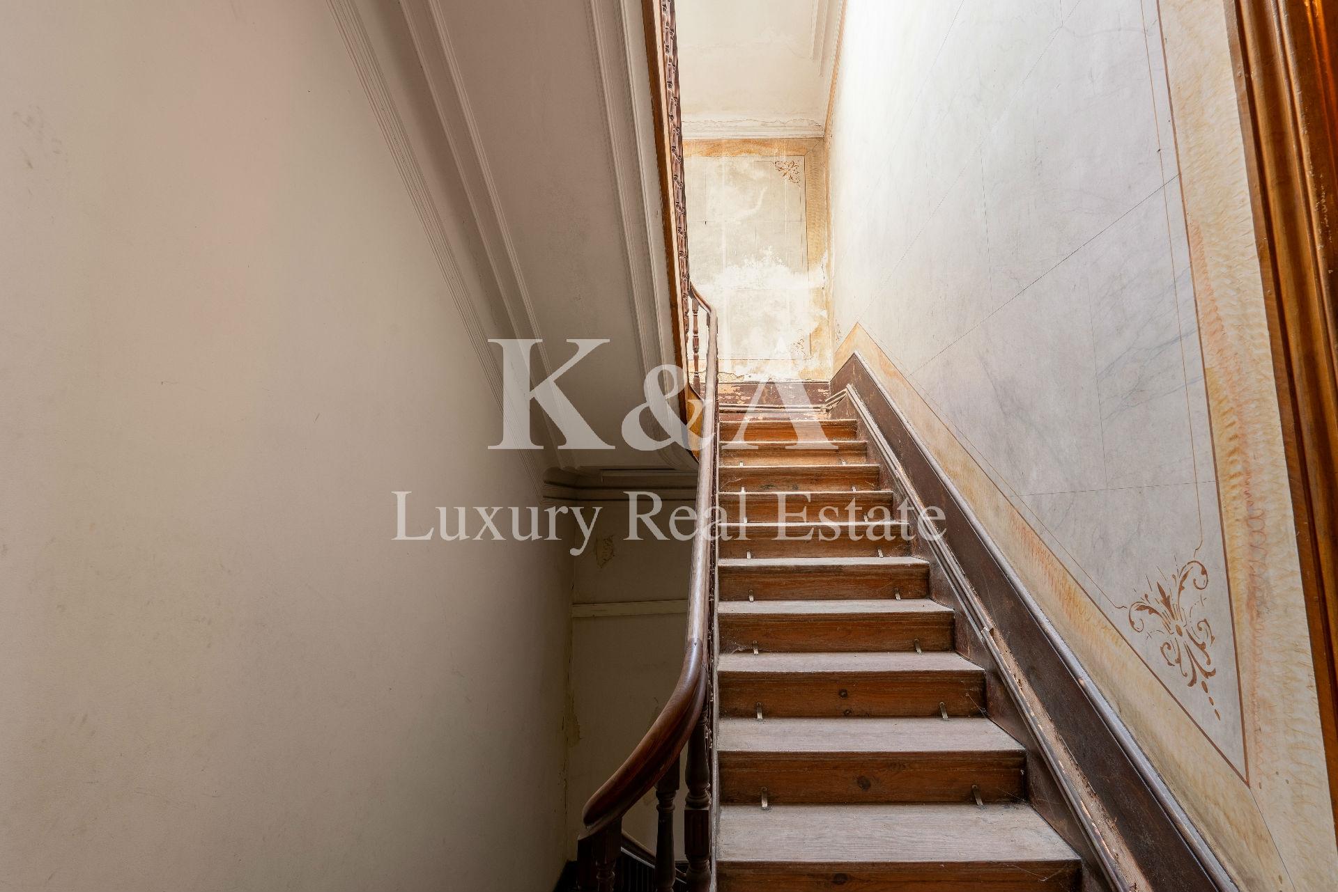 Moradia com lote de 1310m2 para recuperar na zona de Serralves.