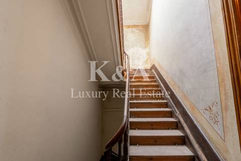 Moradia com lote de 1310m2 para recuperar na zona de Serralves.