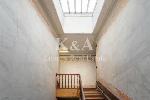 Moradia com lote de 1310m2 para recuperar na zona de Serralves.