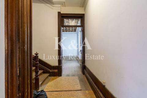 Moradia com lote de 1310m2 para recuperar na zona de Serralves.