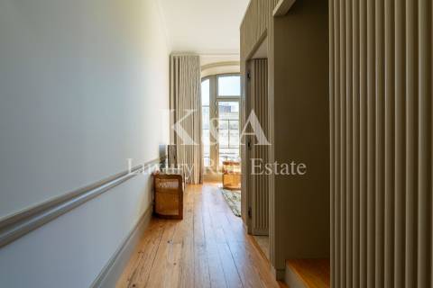 Apartamento T1, no Porto, num edificio de valor historico.