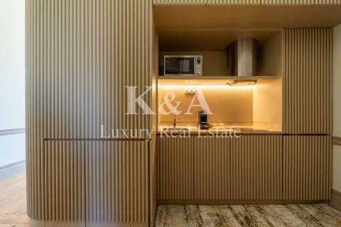 Apartamento T1, no Porto, num edificio de valor historico.