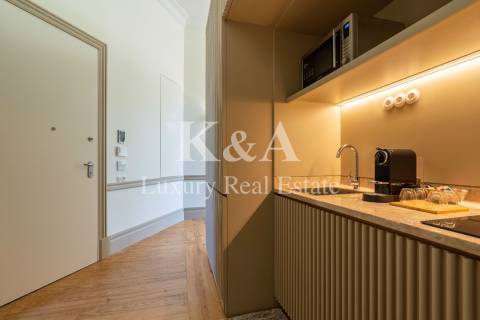 Apartamento T1, no Porto, num edificio de valor historico.