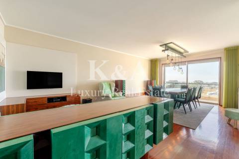 Apartamento T3, com vistas mar, na Foz.