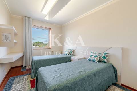 Apartamento T3, com vistas mar, na Foz.