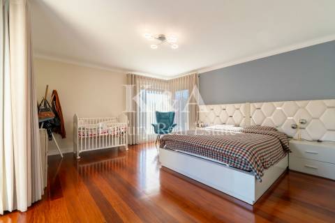 Moradia T4 com jardim e piscina