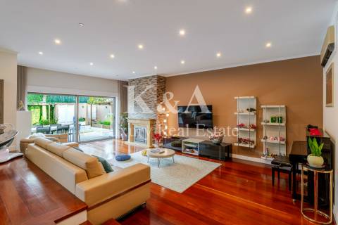 Moradia T4 com jardim e piscina