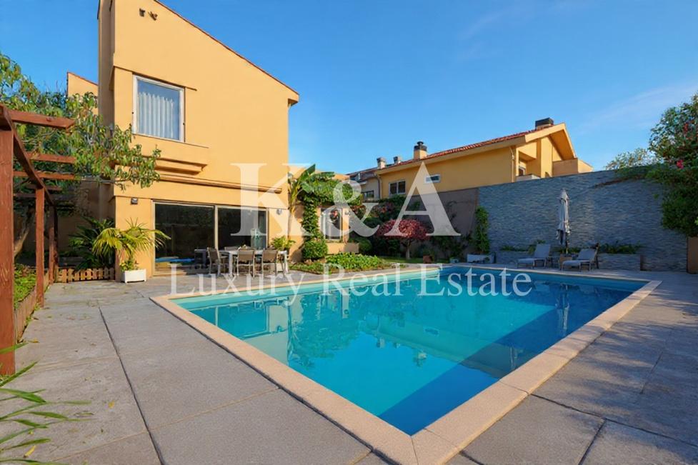 Moradia T4 com jardim e piscina