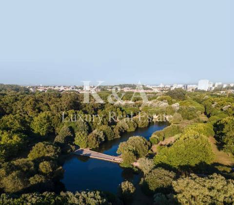 Moradia em condomínio fechado, perto do Parque da Cidade.