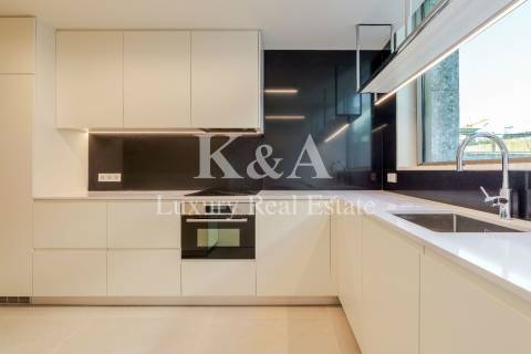 Moradia T3 duplex com jardim, em condomínio de luxo novo.