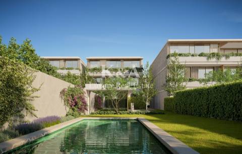 Moradia T3 duplex com jardim, em condomínio de luxo novo.