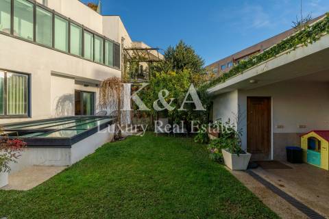 Moradia T4 com jardim e piscina na cobertura
