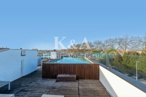 Moradia T4 com jardim e piscina na cobertura