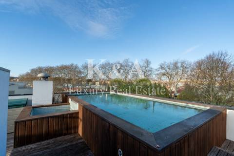 Moradia T4 com jardim e piscina na cobertura