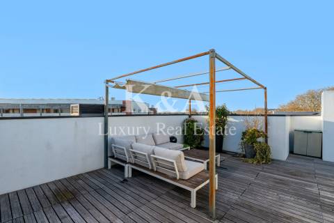 Moradia T4 com jardim e piscina na cobertura